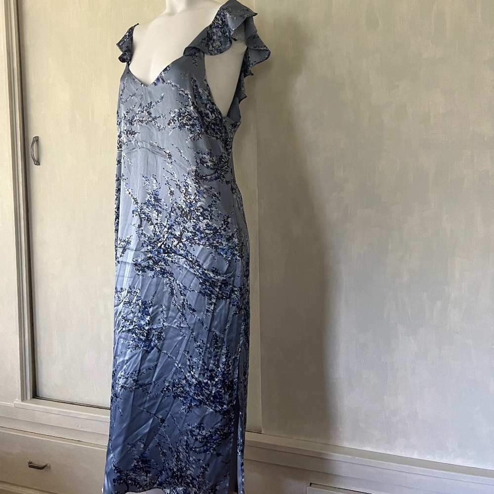 Cool girl NWT WAYF silky dress